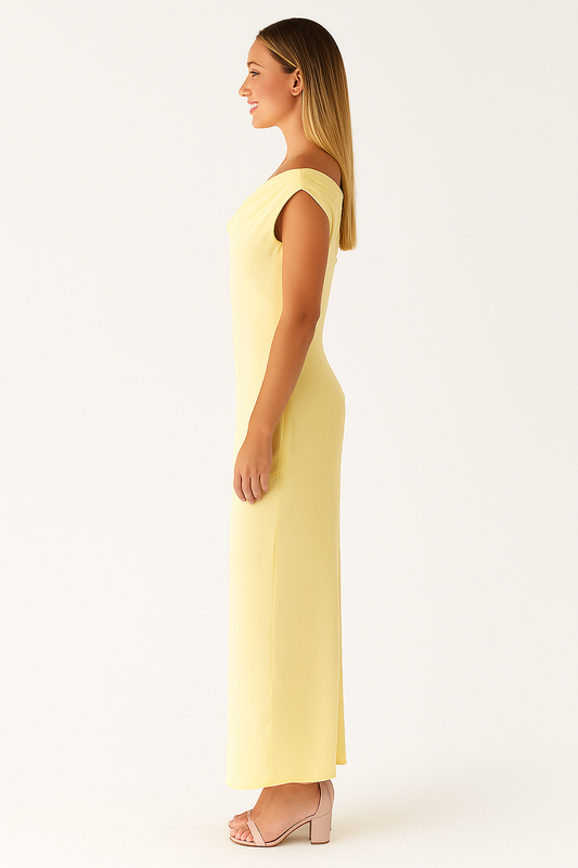 Lång damklänning med vattenfallskrage och öppen rygg