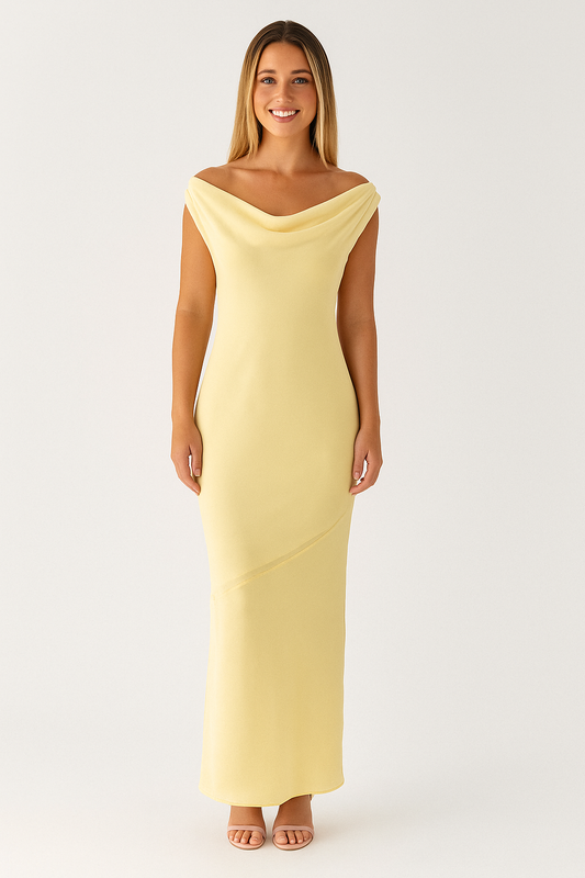 Lång damklänning med vattenfallskrage och öppen rygg